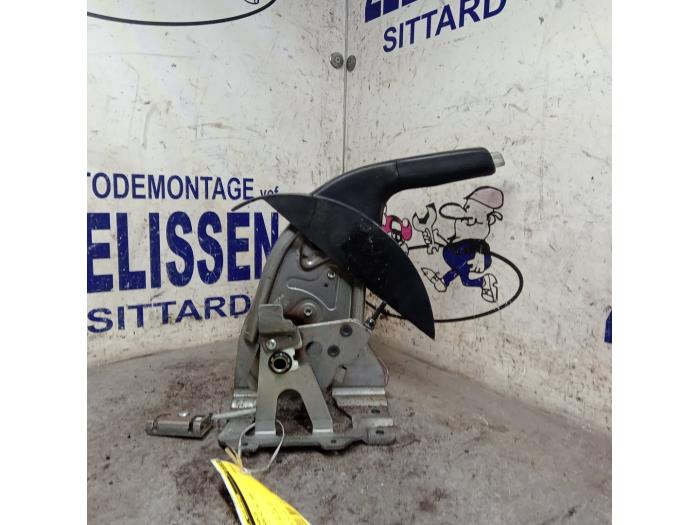 Gebrauchte Handbremse Mechanik Nissan Qashqai (J10) 2.0 16V Preis € 31,50 Margenregelung angeboten von Zelissen V.O.F. autodemontage