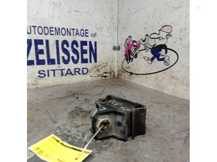 Used Engine mount Mercedes Sprinter 3t (903) 308 CDI 16V Price € 26,25 Margin scheme offered by Zelissen V.O.F. autodemontage