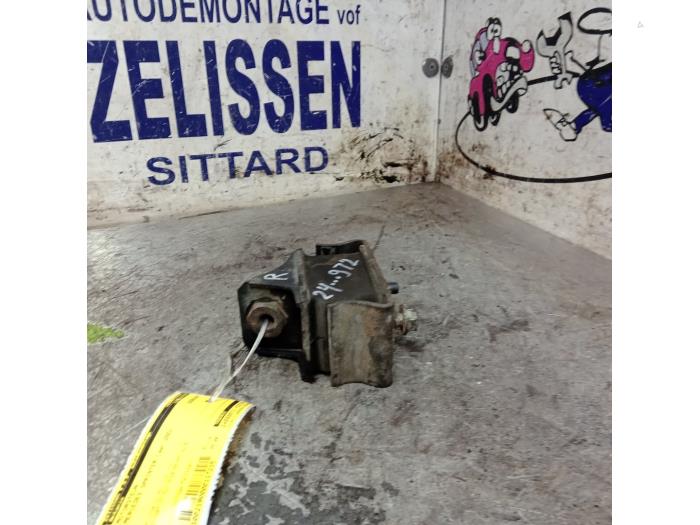 Used Engine mount Mercedes Sprinter 3t (903) 308 CDI 16V Price € 26,25 Margin scheme offered by Zelissen V.O.F. autodemontage