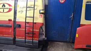 Używane Tylne drzwi samochodu dostawczego Renault Master II (FD/HD) 2.5 dCi 16V 100 Cena € 210,00 Procedura marży oferowane przez Zelissen V.O.F. autodemontage