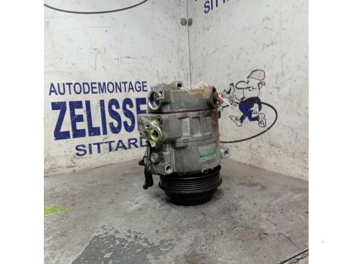 Usagé Pompe clim Mercedes SLK (R170) 2.0 200 16V Prix € 183,75 Règlement à la marge proposé par Zelissen V.O.F. autodemontage