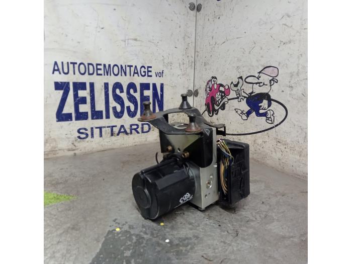 Begagnade ABS-pump Mercedes SLK (R170) 2.0 200 16V Pris € 257,25 Marginaltabell erbjuds av Zelissen V.O.F. autodemontage
