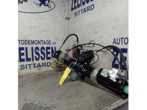Używane Mechanizm szyby lewej przedniej wersja 4-drzwiowa Ford Focus 3 Wagon 1.0 Ti-VCT EcoBoost 12V 125 Cena € 57,75 Procedura marży oferowane przez Zelissen V.O.F. autodemontage
