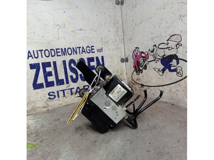 Begagnade ABS-pump Ford Focus 3 Wagon 1.0 Ti-VCT EcoBoost 12V 125 Pris € 152,25 Marginaltabell erbjuds av Zelissen V.O.F. autodemontage