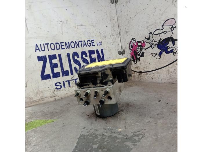 Używane Pompa ABS Ford Mondeo IV Cena € 157,50 Procedura marży oferowane przez Zelissen V.O.F. autodemontage