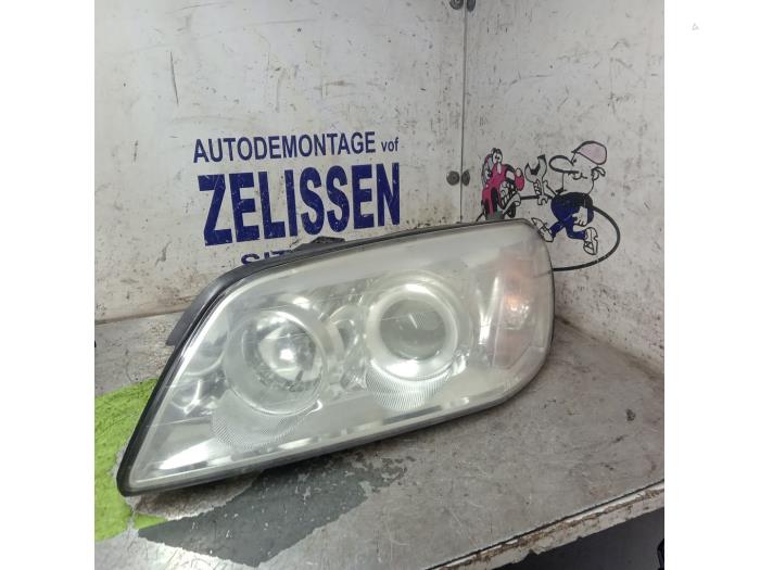 Używane Reflektor lewy Chevrolet Captiva (C100) 2.4 16V 4x4 Cena € 89,25 Procedura marży oferowane przez Zelissen V.O.F. autodemontage