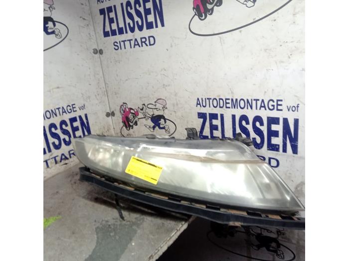 Używane Reflektor prawy Honda Civic (FK/FN) 2.2 i-CTDi 16V Cena € 131,25 Procedura marży oferowane przez Zelissen V.O.F. autodemontage