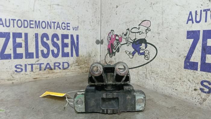 Engine mount from a Opel Combo 1.3 CDTI 16V ecoFlex 2012