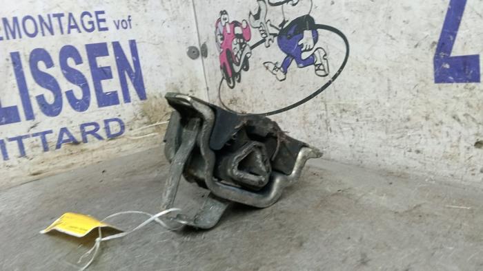 Engine mount from a Opel Combo 1.3 CDTI 16V ecoFlex 2012