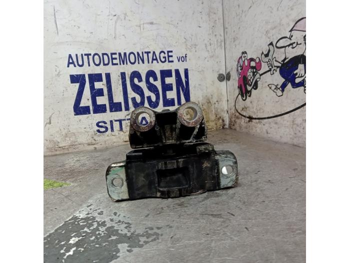 Engine mount from a Opel Combo 1.3 CDTI 16V ecoFlex 2012
