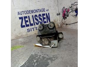 Engine mount from a Opel Combo 1.3 CDTI 16V ecoFlex 2012