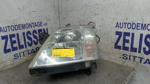 Usagé Phare gauche Opel Meriva 1.6 Prix € 31,50 Règlement à la marge proposé par Zelissen V.O.F. autodemontage