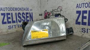 Gebrauchte Scheinwerfer links Mazda Demio (DW) 1.3 16V Preis € 31,50 Margenregelung angeboten von Zelissen V.O.F. autodemontage