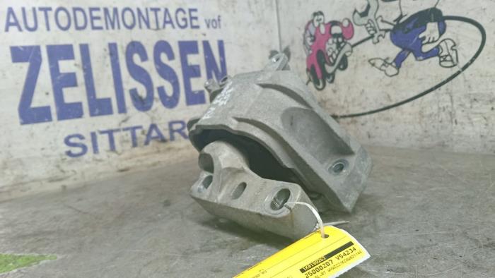 Used Engine mount Volkswagen Golf Plus (5M1/1KP) 2.0 FSI 16V Price € 26,25 Margin scheme offered by Zelissen V.O.F. autodemontage