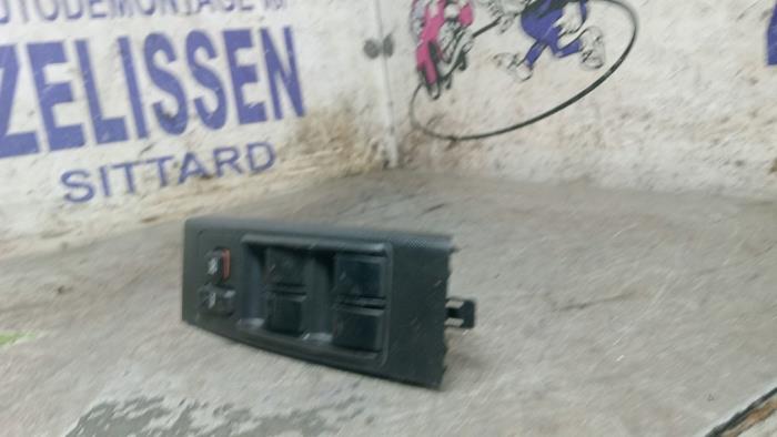Usados Interruptor de ventanilla eléctrica Toyota Corolla Verso (R10/11) 1.8 16V VVT-i Precio € 36,75 Norma de margen ofrecido por Zelissen V.O.F. autodemontage