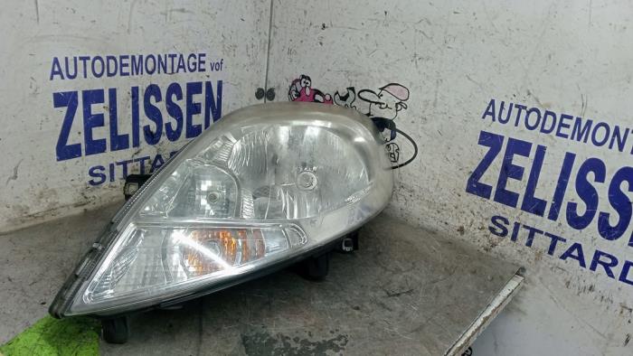 Gebrauchte Scheinwerfer links Renault Trafic New (FL) 2.0 dCi 16V 90 Preis € 68,25 Margenregelung angeboten von Zelissen V.O.F. autodemontage
