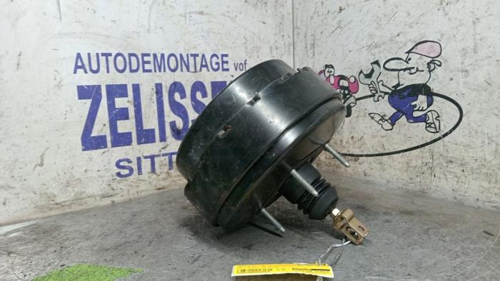Usagé Servo frein Toyota Corolla Verso (R10/11) 1.8 16V VVT-i Prix € 63,00 Règlement à la marge proposé par Zelissen V.O.F. autodemontage