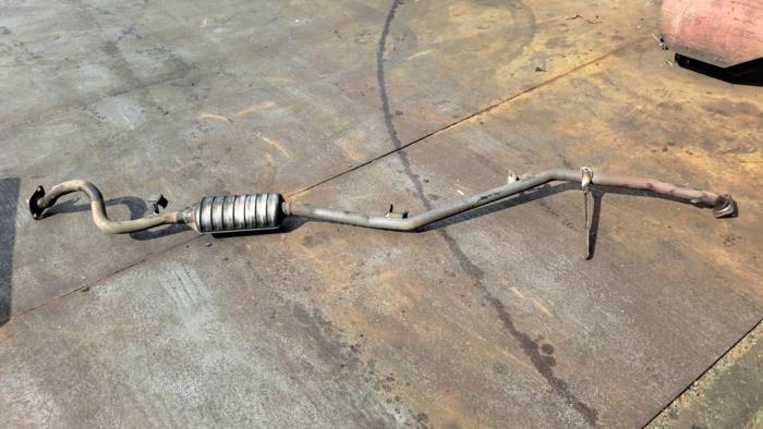 Gebrauchte Auspuff Mitteldämpfer BMW 3 serie (E90) 318i 16V Preis auf Anfrage angeboten von Zelissen V.O.F. autodemontage