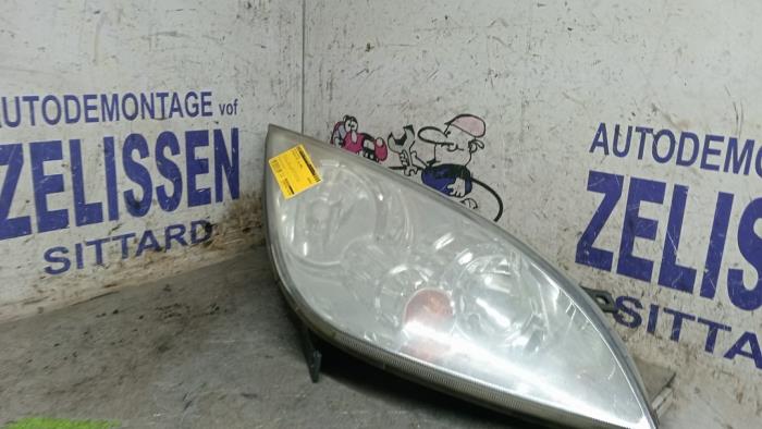 Używane Reflektor prawy Mitsubishi Colt CZC 1.5 16V Cena € 47,25 Procedura marży oferowane przez Zelissen V.O.F. autodemontage