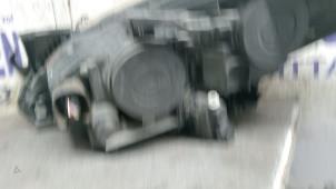 Reflektor prawy z Peugeot 5008 I (0A/0E) 1.6 THP 16V 2011