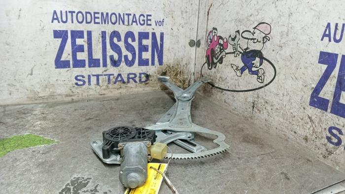 Begagnade Fönstermekanism, 4-dörrars, vänster fram Mercedes C (W202) 1.8 C-180 16V Pris € 42,00 Marginaltabell erbjuds av Zelissen V.O.F. autodemontage