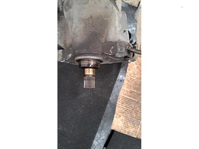 Differential vorne van een Volkswagen Golf V (1K1) 2.0 FSI 16V 4Motion 2006