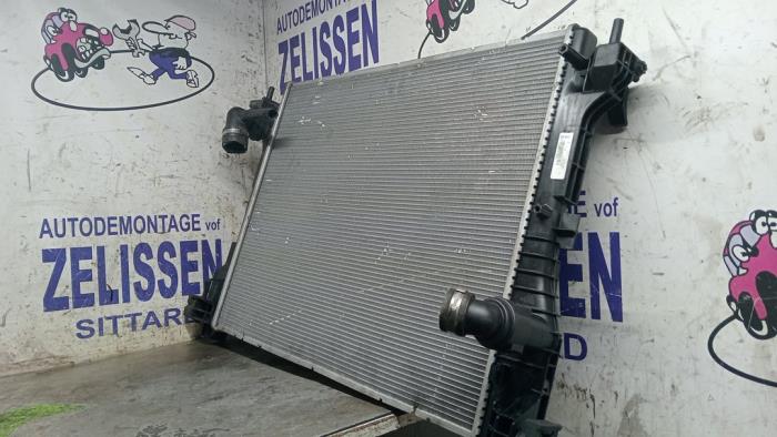 Usagé Radiateur Jeep Compass II (MP) 1.3 T4 150 16V Prix € 189,00 Règlement à la marge proposé par Zelissen V.O.F. autodemontage