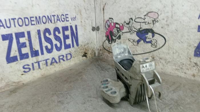 Usagé Support moteur Opel Astra J Sports Tourer (PD8/PE8/PF8) 1.4 Turbo 16V Prix € 31,50 Règlement à la marge proposé par Zelissen V.O.F. autodemontage