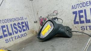 Używane Lusterko zewnetrzne lewe Ford Fiesta 6 (JA8) 1.25 16V Cena € 42,00 Procedura marży oferowane przez Zelissen V.O.F. autodemontage