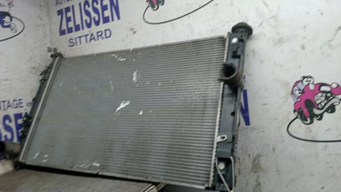 Usagé Radiateur Jeep Compass I (MK49) 2.4 16V 4x2 Prix € 99,75 Règlement à la marge proposé par Zelissen V.O.F. autodemontage