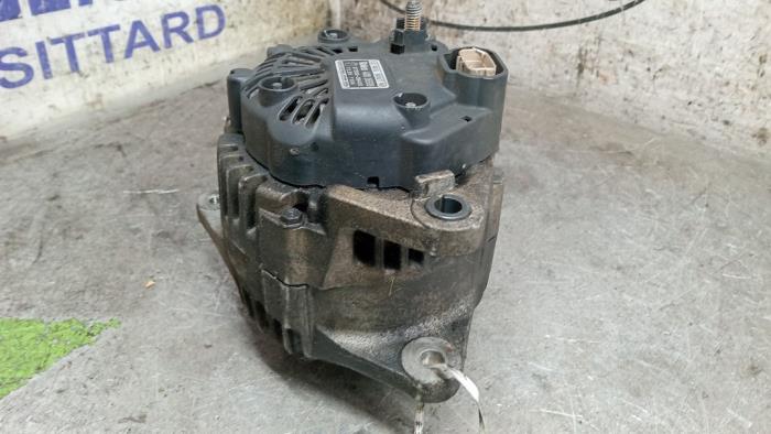 Usagé Dynamo Hyundai Santa Fe I 2.0 16V 4x2 Prix € 42,00 Règlement à la marge proposé par Zelissen V.O.F. autodemontage