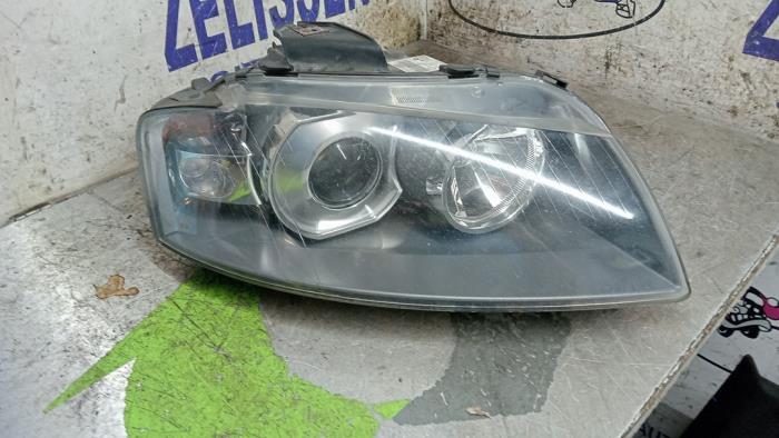 Używane Reflektor prawy Audi A3 (8P1) 2.0 16V FSI Cena € 309,75 Procedura marży oferowane przez Zelissen V.O.F. autodemontage