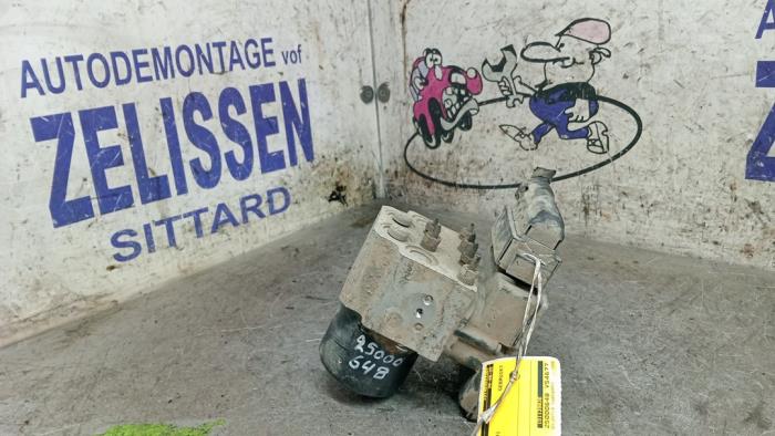Begagnade ABS-pump Nissan Primastar 2.0 dCi 90 Pris € 204,75 Marginaltabell erbjuds av Zelissen V.O.F. autodemontage