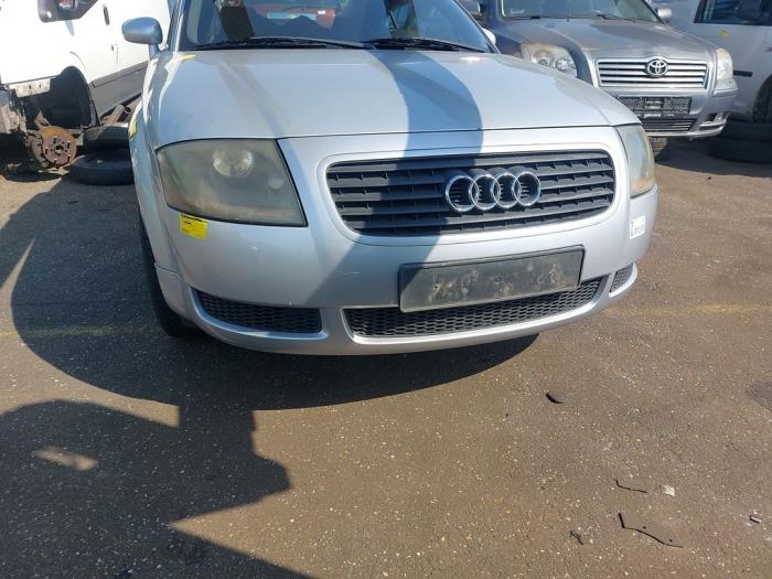 Pare-chocs avant d'un Audi TT (8N3) 1.8 20V Turbo 1999