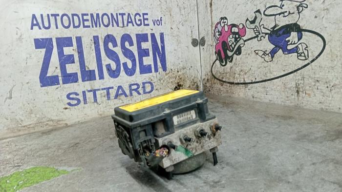 Begagnade ABS-pump Nissan Note (E11) 1.6 16V Pris € 99,75 Marginaltabell erbjuds av Zelissen V.O.F. autodemontage