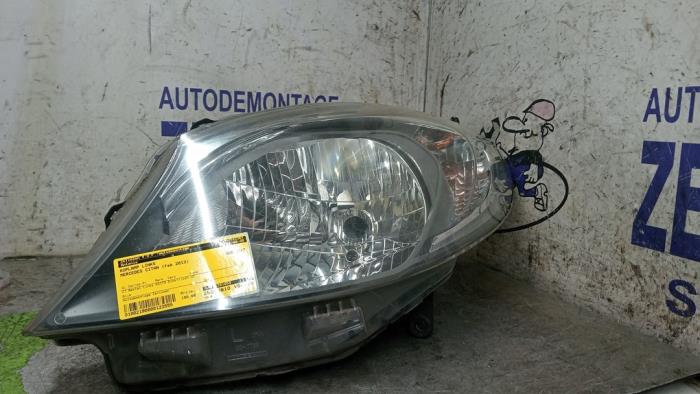 Używane Reflektor lewy Mercedes Citan (415.6) 1.5 108 CDI Cena € 204,75 Procedura marży oferowane przez Zelissen V.O.F. autodemontage