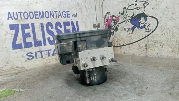 Begagnade ABS-pump Porsche Cayenne (9PA) 4.8 V8 32V S Pris € 393,75 Marginaltabell erbjuds av Zelissen V.O.F. autodemontage