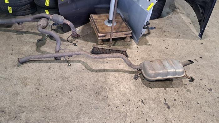 Gebrauchte Auspuff Enddämpfer Hyundai Santa Fe I 2.0 16V 4x2 Preis € 52,50 Margenregelung angeboten von Zelissen V.O.F. autodemontage