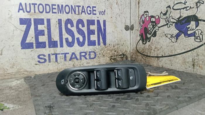 Usados Interruptor de ventanilla eléctrica Ford S-Max (GBW) Precio € 68,25 Norma de margen ofrecido por Zelissen V.O.F. autodemontage