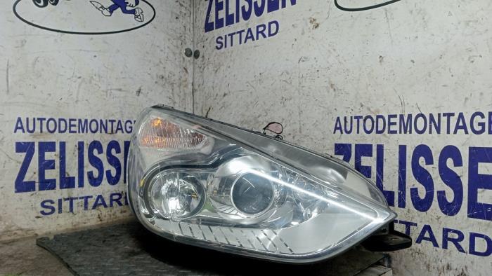 Używane Reflektor prawy Ford S-Max (GBW) Cena € 288,75 Procedura marży oferowane przez Zelissen V.O.F. autodemontage