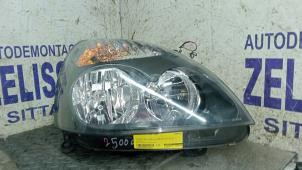 Begagnade Strålkastare, höger Renault Clio II (BB/CB) 1.2 16V Pris € 42,00 Marginaltabell erbjuds av Zelissen V.O.F. autodemontage