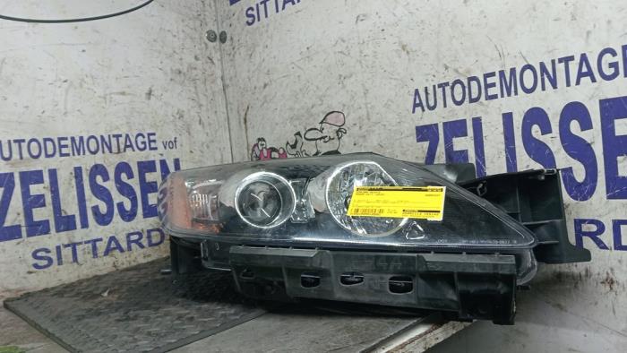 Używane Reflektor prawy Mazda CX-7 2.3 MZR DISI Turbo 16V Cena € 393,75 Procedura marży oferowane przez Zelissen V.O.F. autodemontage