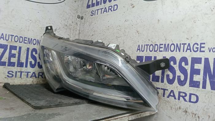 Używane Reflektor prawy Fiat Ducato (250) E-Ducato Cena € 498,75 Procedura marży oferowane przez Zelissen V.O.F. autodemontage