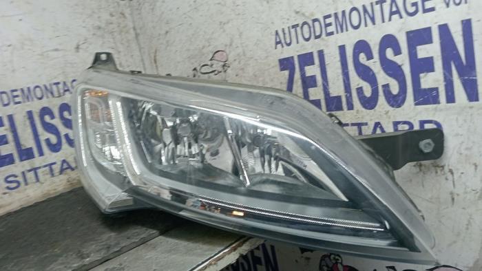 Używane Reflektor prawy Citroen Jumper Cena € 498,75 Procedura marży oferowane przez Zelissen V.O.F. autodemontage