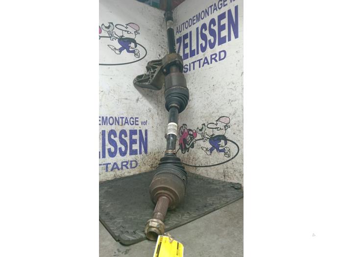 Begagnade Drivaxel, höger fram Opel Corsa D 1.6i OPC 16V Turbo Pris € 131,25 Marginaltabell erbjuds av Zelissen V.O.F. autodemontage
