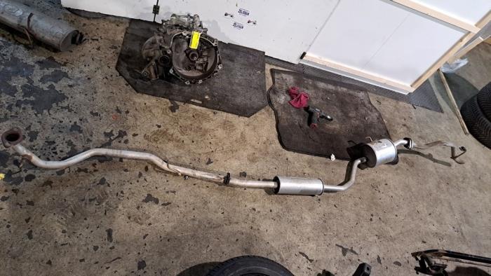 Usagé Echappement (complet) Daihatsu Cuore (L251/271/276) 1.0 12V DVVT Prix € 141,75 Règlement à la marge proposé par Zelissen V.O.F. autodemontage
