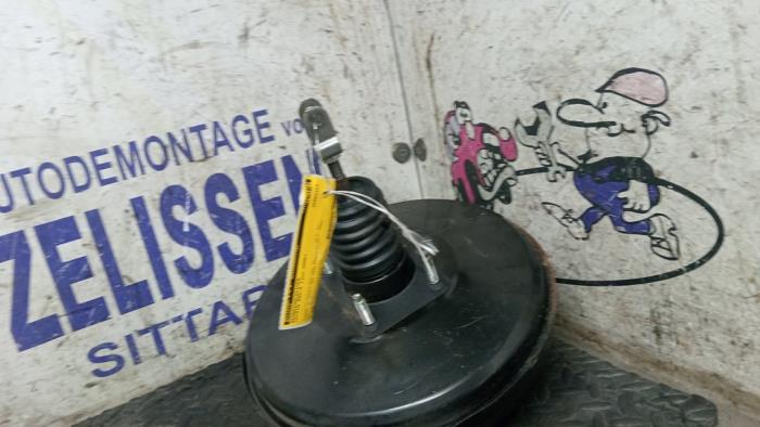 Usagé Servo frein Toyota RAV4 (A3) 2.0 16V VVT-i 4x4 Prix € 52,50 Règlement à la marge proposé par Zelissen V.O.F. autodemontage