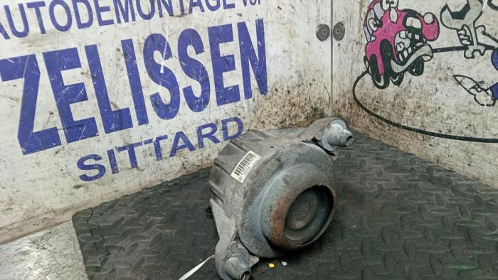 Used Engine mount Mercedes C (W204) 1.8 C-180 CGI 16V Price € 26,25 Margin scheme offered by Zelissen V.O.F. autodemontage