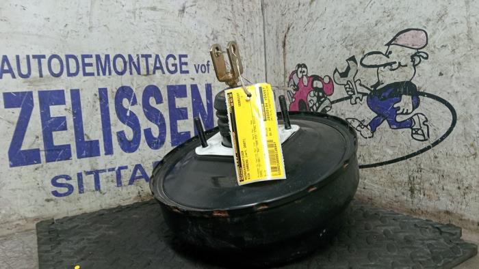 Usagé Assistant de freinage Kia Carens III (FG) 2.0i CVVT 16V Prix € 99,75 Règlement à la marge proposé par Zelissen V.O.F. autodemontage