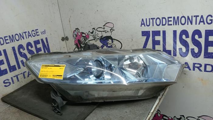 Używane Reflektor prawy Honda Insight (ZE2) 1.3 16V VTEC Cena € 383,25 Procedura marży oferowane przez Zelissen V.O.F. autodemontage